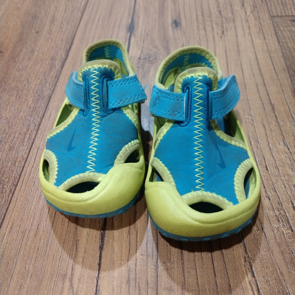 Kids Nike sandals